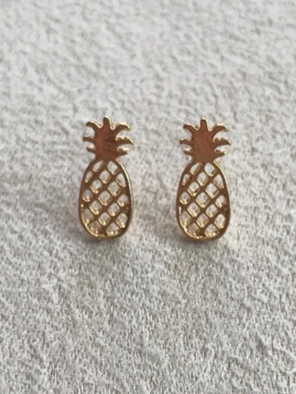 Golden pineapple studs